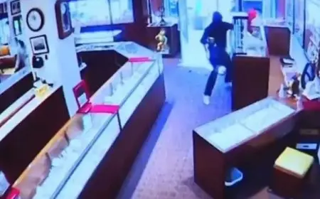 لصوص يسرقون مجوهرات بقيمة 2 مليون دولار في سياتل في أقل من دقيقتين
