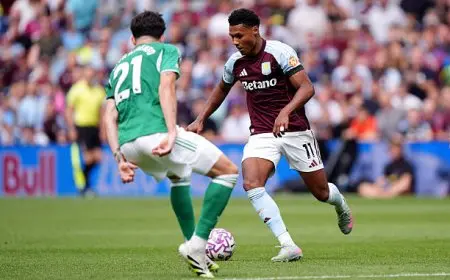 رغم النقص العددي.. أستون فيلا يتعادل مع نيوكاسل في افتتاح البريميرليج