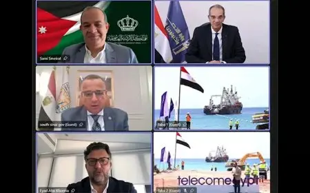وزيرا الاتصالات والاقتصاد الرقمى الأردني يشهدان عملية إنزال الكابل البحرى عالي السعة بطابا