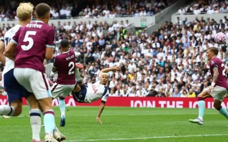 توتنهام يهزم بيرنلي بثلاثية في الدوري الإنجليزي