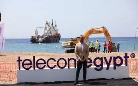المصرية للاتصالات تنتهي من أعمال إنزال الكابل البحري عالي السعة كورال بريدج بنجاح في طابا