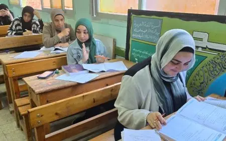 طلاب الدور الثاني بالثانوية العامة يؤدون اليوم امتحاني اللغة الأجنبية الثانية والتربية الوطنية