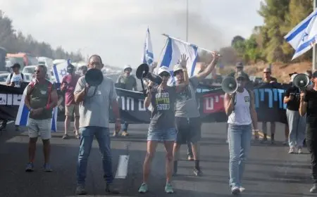 احتجاجات واسعة وإضراب في إسرائيل للمطالبة بوقف الحرب