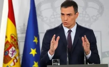 رئيس وزراء إسبانيا يقطع عطلته الصيفية لزيارة المناطق الأكثر تضررا من حرائق الغابات