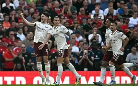 أرسنال يخطف فوزاً ثميناً من يونايتد على ملعبه