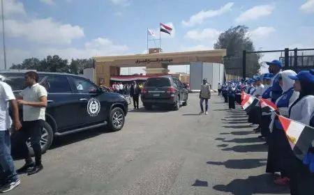 وزير الخارجية ورئيس وزراء فلسطين يطلعان على خط سير شاحنات المساعدات من معبر رفح حتى دخولها فلسطين