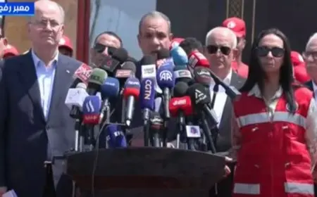 وزير الخارجية ينقل رسالة الرئيس السيسي لأهل غزة: نحن معكم في معاناتكم وثباتكم على أرضكم