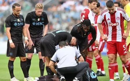 نابولي يعلن إصابة خطيرة لمهاجمه لوكاكو في مباراة ودية أمام أولمبياكوس