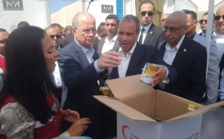 وزير الخارجية ورئيس الوزراء الفلسطيني يتفقدان المطبخ الإنساني بالشيخ زويد