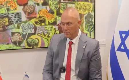 معاريف تكشف فضائح سفير إسرائيل في الإمارات: “قالوا لماذا تصالحنا مع هؤلاء الحمقى؟”