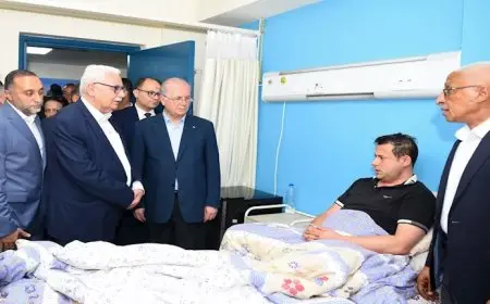 وزير الخارجية يرافق رئيس الوزراء الفلسطيني لزيارة الجرحى الفلسطينيين بالعريش (صور)