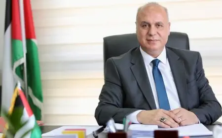 قوات الاحتلال تحتجز وزير الثقافة الفلسطيني في كفر نعمة غربي رام الله