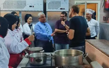 وكيل تعليم الأقصر يتابع تدريب طلاب الفندقية على مهارات المطبخ الإيطالي