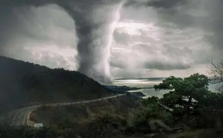 سكان جزر أوتر بانكس في نورث كارولينا يغادرون منازلهم بسبب إعصار إيرين