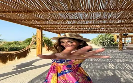 بفستان بألوان صيفيه .. ملك أحمد زاهر تخطف الأنظار من أحدث ظهور لها