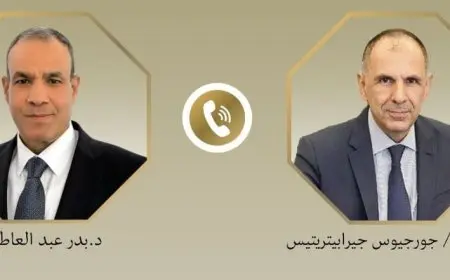 وزير الخارجية يؤكد لنظيره اليوناني ضرورة الضغط على إسرائيل للموافقة على مقترح الهدنة في غزة