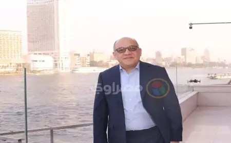 سفير الفلبين يودع مصر ويلتقط صورا تذكارية من أمام النيل