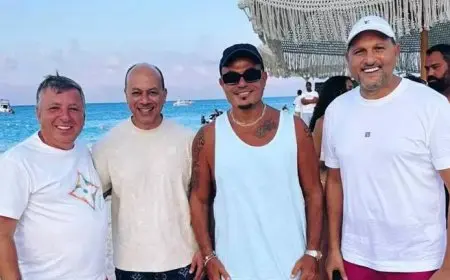 “أغلى الناس”.. عماد زيادة ينشر صورة مع الهضبة وتامر مرسي في الساحل