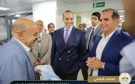 وزير الشئون النيابية يزور مستشفى الناس ويطمئن على أطفال غزة