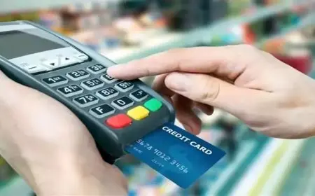 دولار دون حواجز.. هل رفع البنوك القيود على “الكريدت كارد” يرتبط بطلب صندوق النقد؟