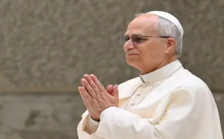 بابا الفاتيكان يطلب من الكاثوليك الصوم يوم الجمعة للصلاة من أجل السلام والعدالة في الشرق الأوسط