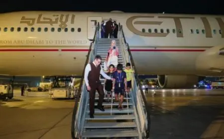 الإمارات تخلي 155 مصابا ومريضا من غزة برفقة ذويهم