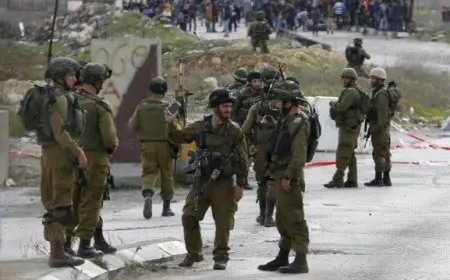 جيش الاحتلال الإسرائيلي يغلق مداخل بلدات فلسطينية بالضفة ويقتحم المغير