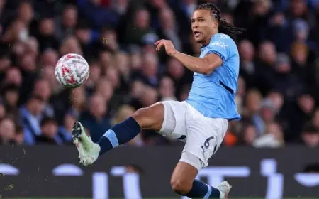 إيفرتون يدرس التعاقد مع مدافع مانشستر سيتي