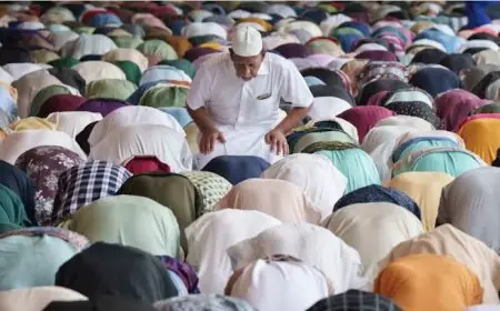 ماليزيا تغلظ عقوبة التغيب عن صلاة الجمعة للسجن سنتين.. ما حكم الشرع؟