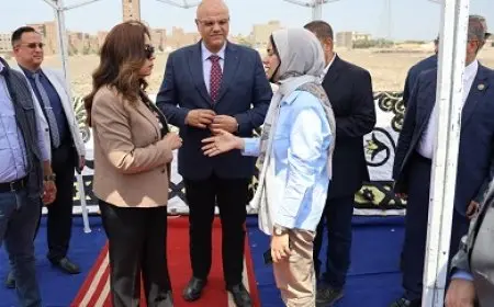 وزيرة التنمية المحلية ومحافظ القليوبية يتابعان رفع تراكمات تاريخية للمخلفات أسفل محور الفريق العصار