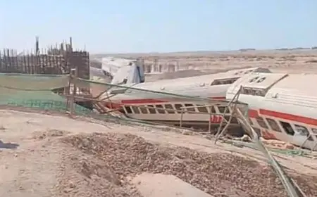 30 سيارة إسعاف تتدخل لنقل ضحايا انقلاب قطار مطروح.. والحصيلة 3 وفيات و54 مصابًا