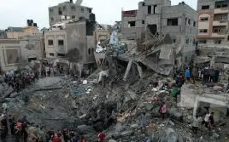 5 شهداء وعدد من الإصابات في قصف الاحتلال عمارة سكنية غرب مدينة غزة