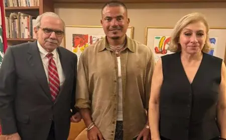 رئيس الوزراء اللبناني يستقبل عمرو دياب في بيروت.. ما القصة؟- صور