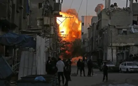 الاحتلال يدعي استهداف شخصية مركزية من حماس في غزة