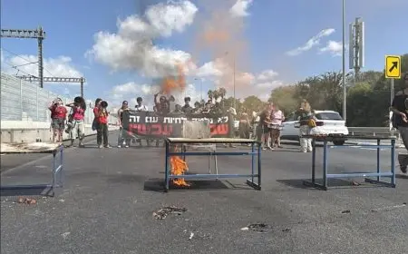 القناة 13 العبرية: طلبة مدارس يعلنون تعطيل بدء العام الدراسي غدا حتى عودة جميع المحتجزين