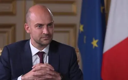 وزير الخارجية الفرنسي يزور جرينلاند لإبداء الدعم للإقليم الواقع في القطب الشمالي