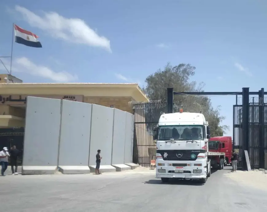 دخول 614 شاحنة مساعدات خلال 5 أيام من معبر رفح البري