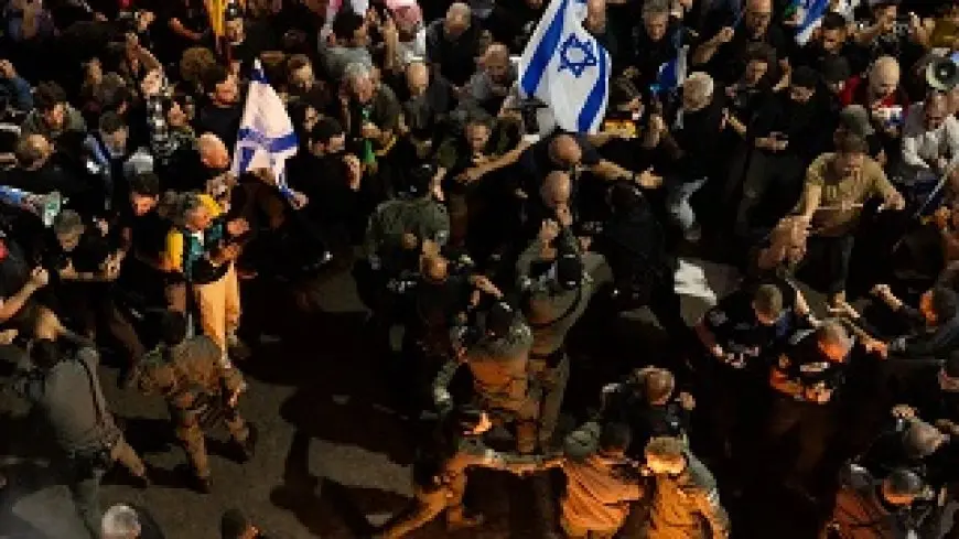 مئات الإسرائيليين يتظاهرون مطالبين بصفقة لإطلاق المحتجزين في غزة