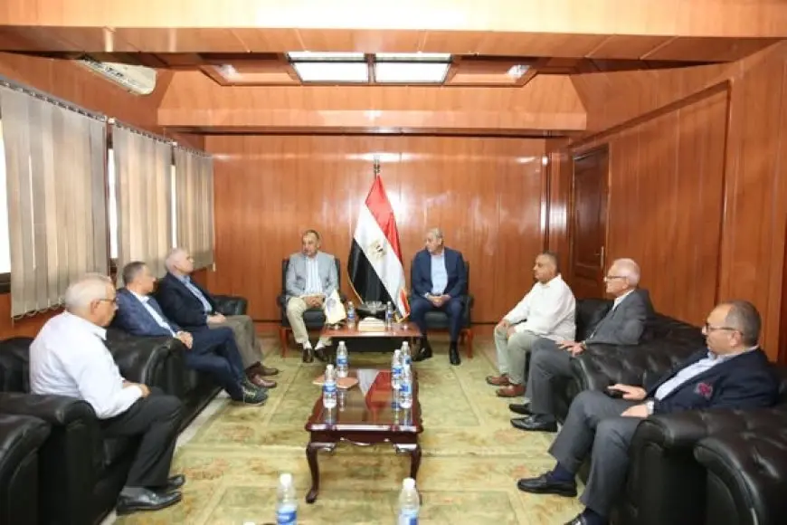 في مستهل زيارته لشركة طنطا للكتان والزيوت.. وزير قطاع الأعمال يلتقي محافظ الغربية ونواب البرلمان