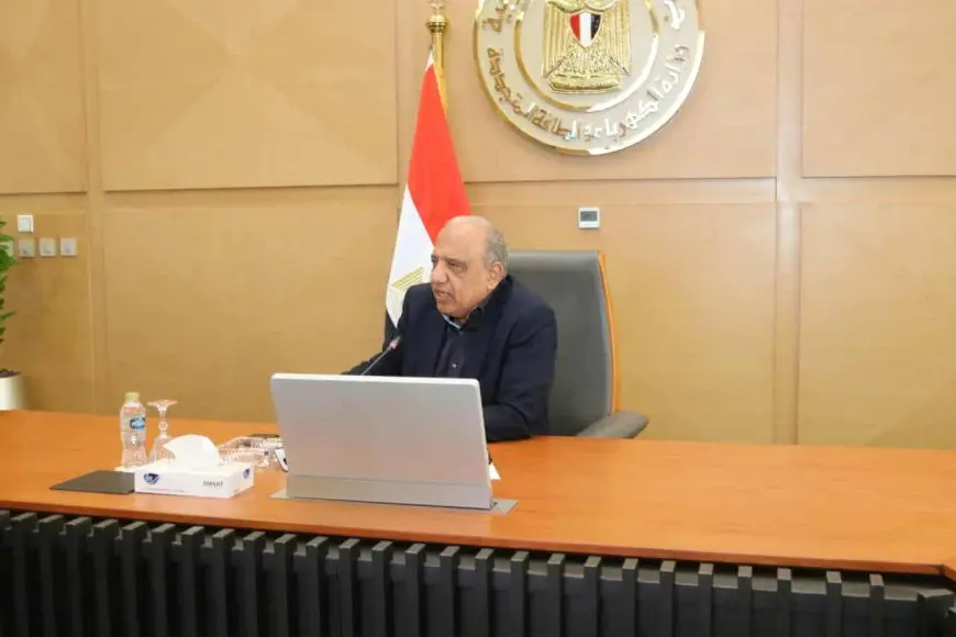 وزير الكهرباء يجتمع برؤساء شركات الإنتاج والنقل والتوزيع لمتابعة استقرار التغذية وتحسين الأداء