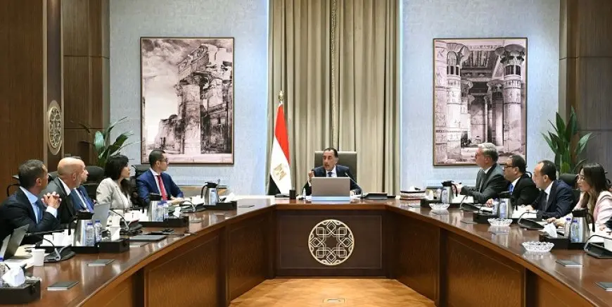 بقيمة 90 مليون يورو.. مدبولي يستعرض مشروعا لاستغلال مواقع خام الرمال الكاولينية