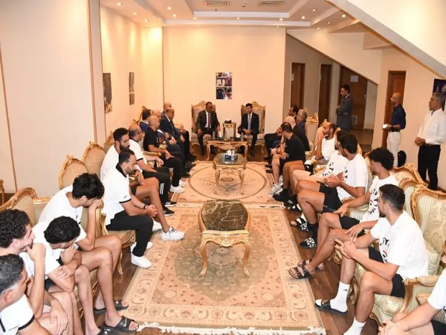 قبل خوض منافسات بطولة الأفروباسكت.. وزير الرياضة يلتقي منتخب السلة