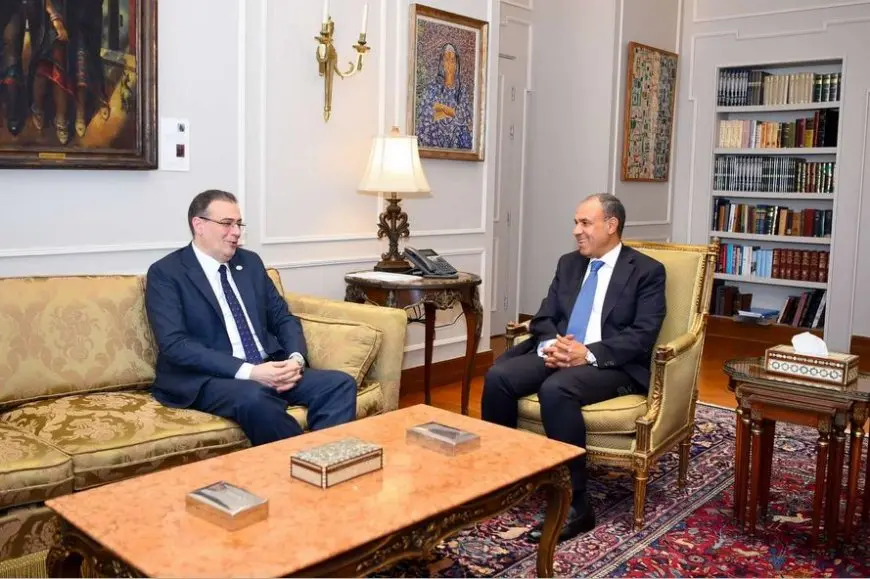 وزير الخارجية ورئيس جهاز التنظيم والإدارة يبحثان سبل تعزيز التعاون في التدريب والإصلاح الإداري