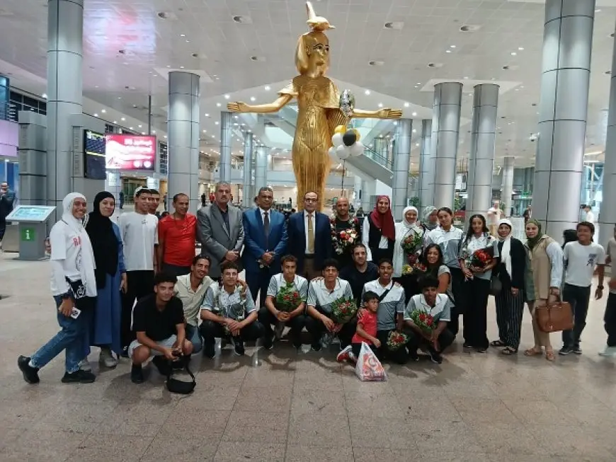 استقبال رسمي لمنتخب الدراجات بمطار القاهرة بعد النتائج المشرفة في البطولة الإفريقية للمدارس