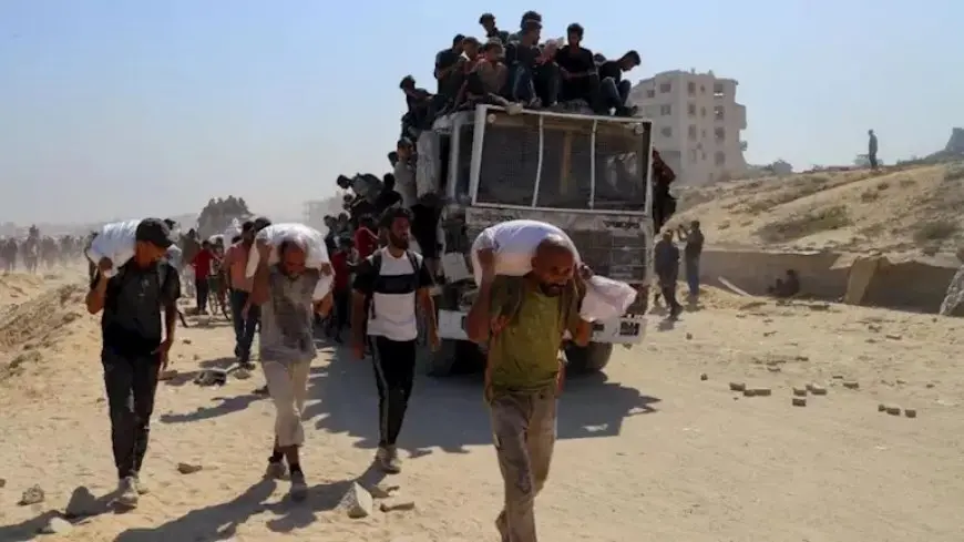 شاحنات المساعدات الإنسانية تتحرك من معبر رفح باتجاه قطاع غزة