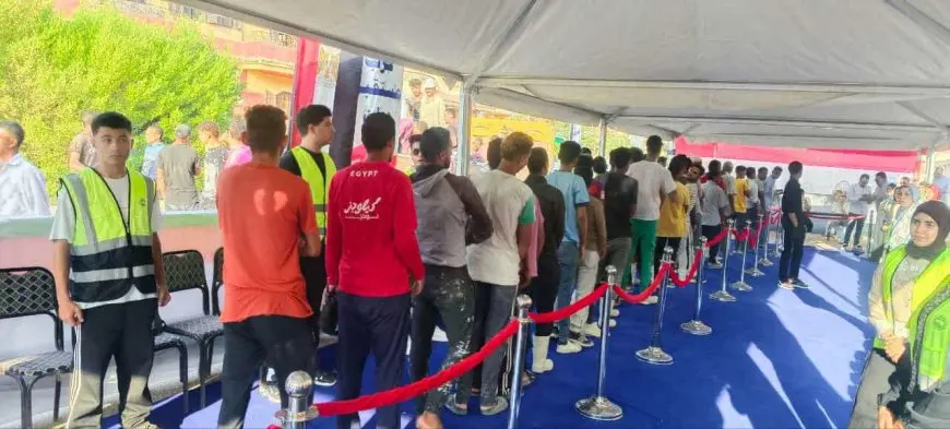 .. توافد المواطنين أمام لجان انتخابات مجلس الشيوخ بالقاهرة انتظارا لبدء التصويت
