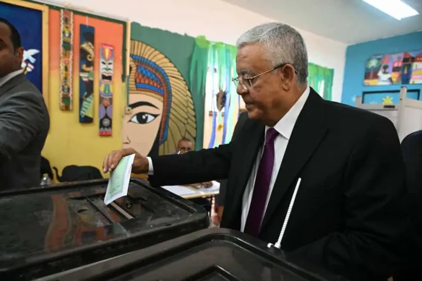 رئيس مجلس النواب يدلي بصوته في انتخابات الشيوخ