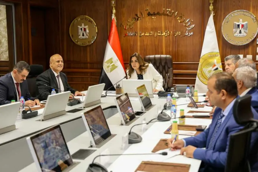انتخابات مجلس الشيوخ.. وزيرة التنمية المحلية تتابع سير العملية الانتخابية مع المحافظين