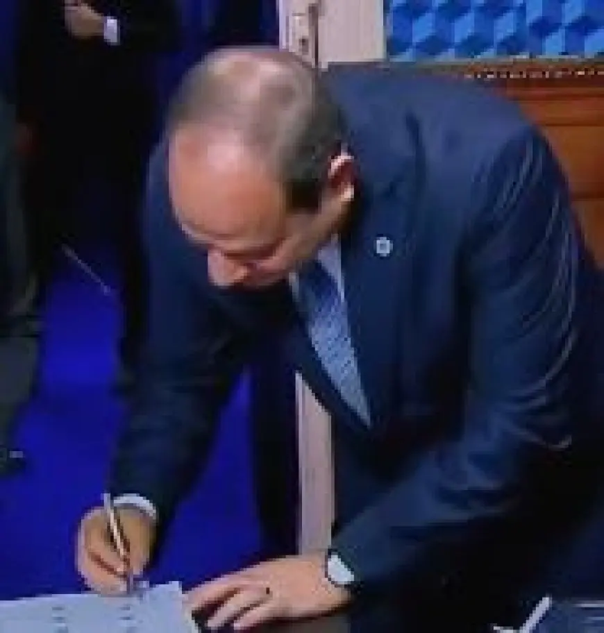 فيديو.. الرئيس السيسي يدلي بصوته في انتخابات مجلس الشيوخ 2025