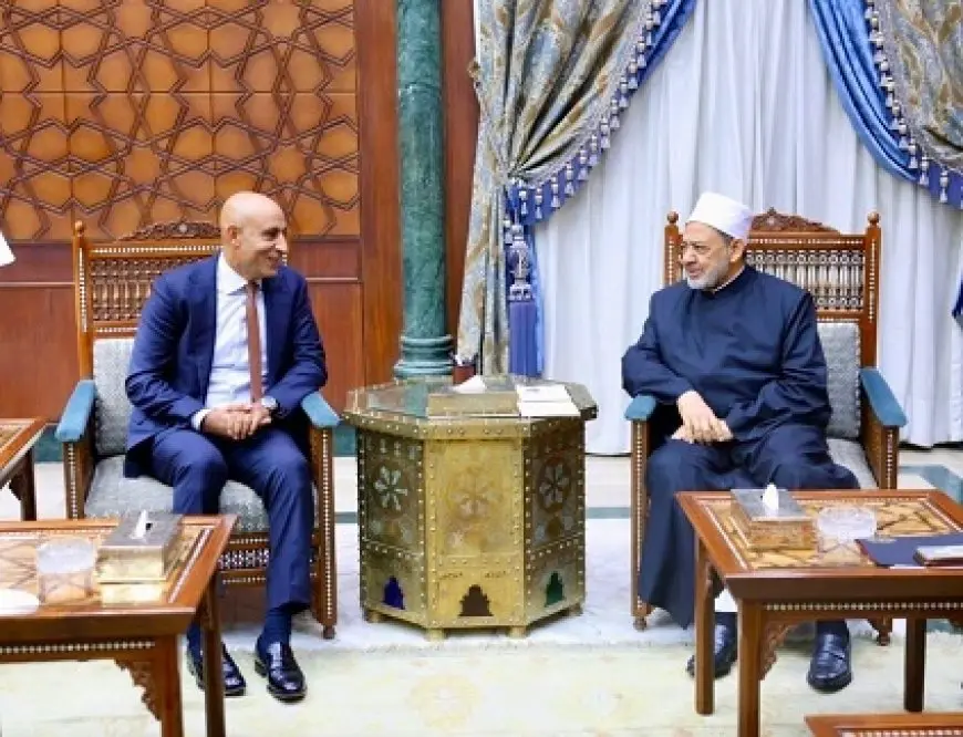 شيخ الأزهر يُشيد بقرار «التعليم» بإعادة الاعتبار للتربية الدينية واللغة العربية في المناهج الدراسية